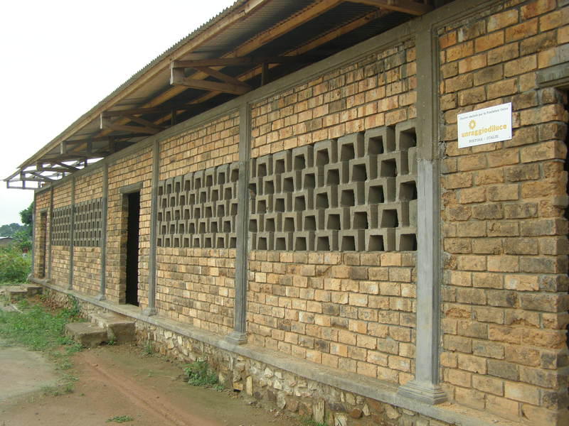img-construction-de-salles-de-classe-pour-lecole-des-petites-sour-a-bangui